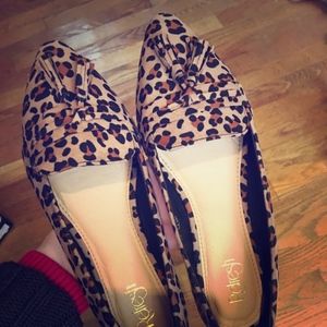 Leopard Flats Loafers in size 9, Pointed Toe